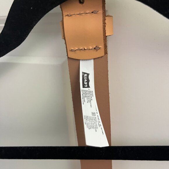 Cute tan Levi's belt (never worn before) - Picture 3 of 5